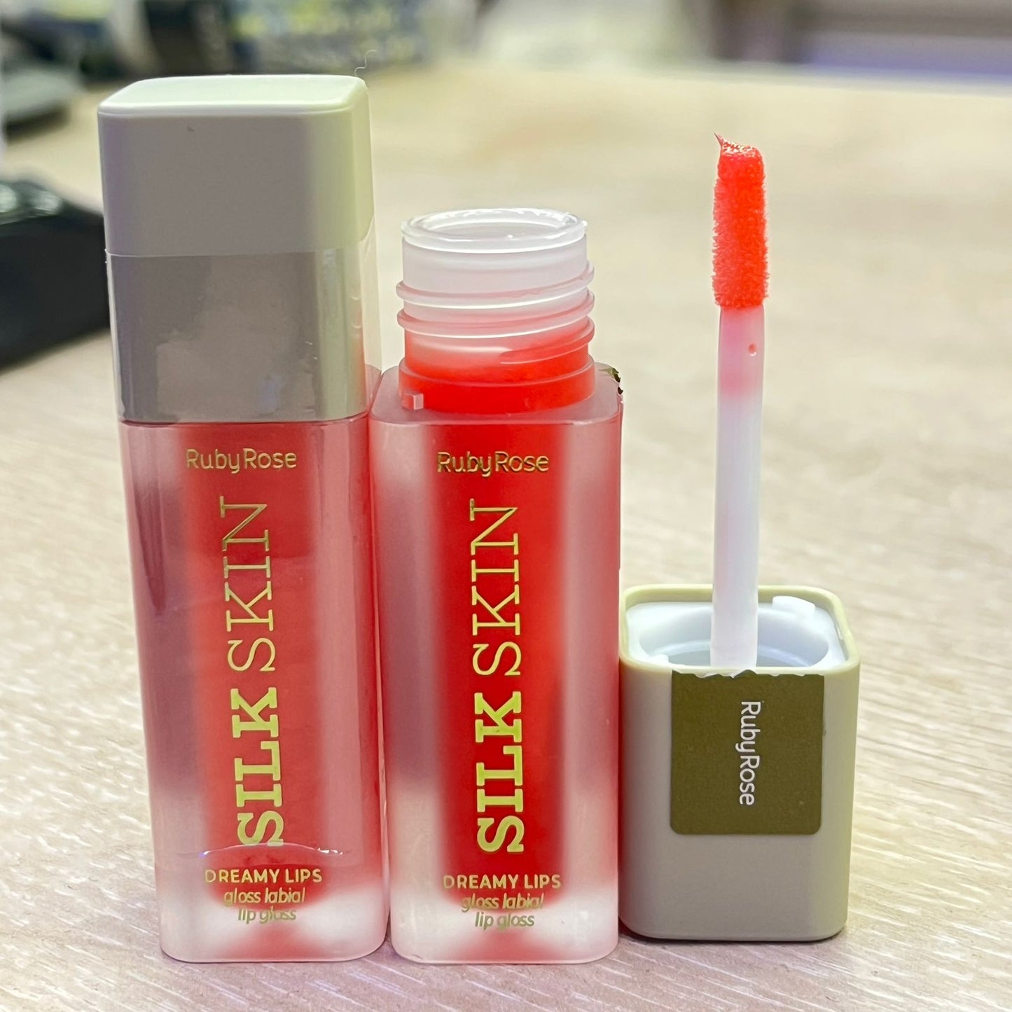 LIP GLOSS SILK SKIN DREAMY LIPS RUBYROSE HB-F7200