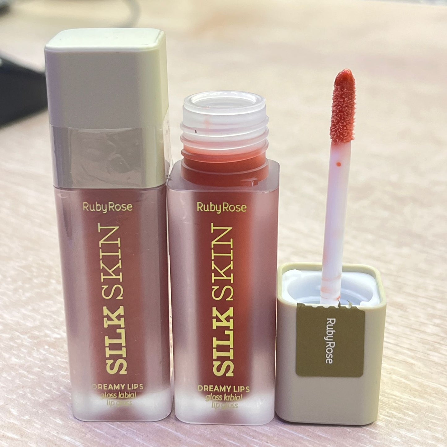 LIP GLOSS SILK SKIN DREAMY LIPS RUBYROSE HB-F7200