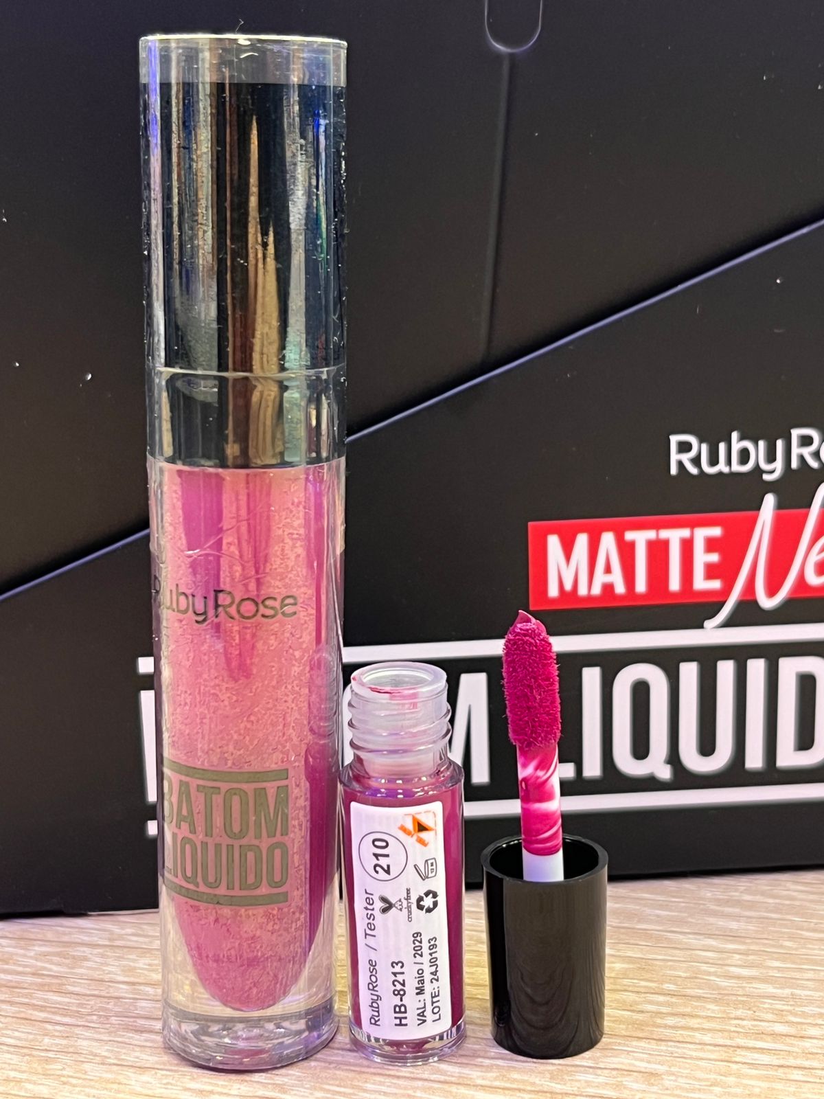 BATOM LIQUIDO MATTE RUBY ROSE HB-8213