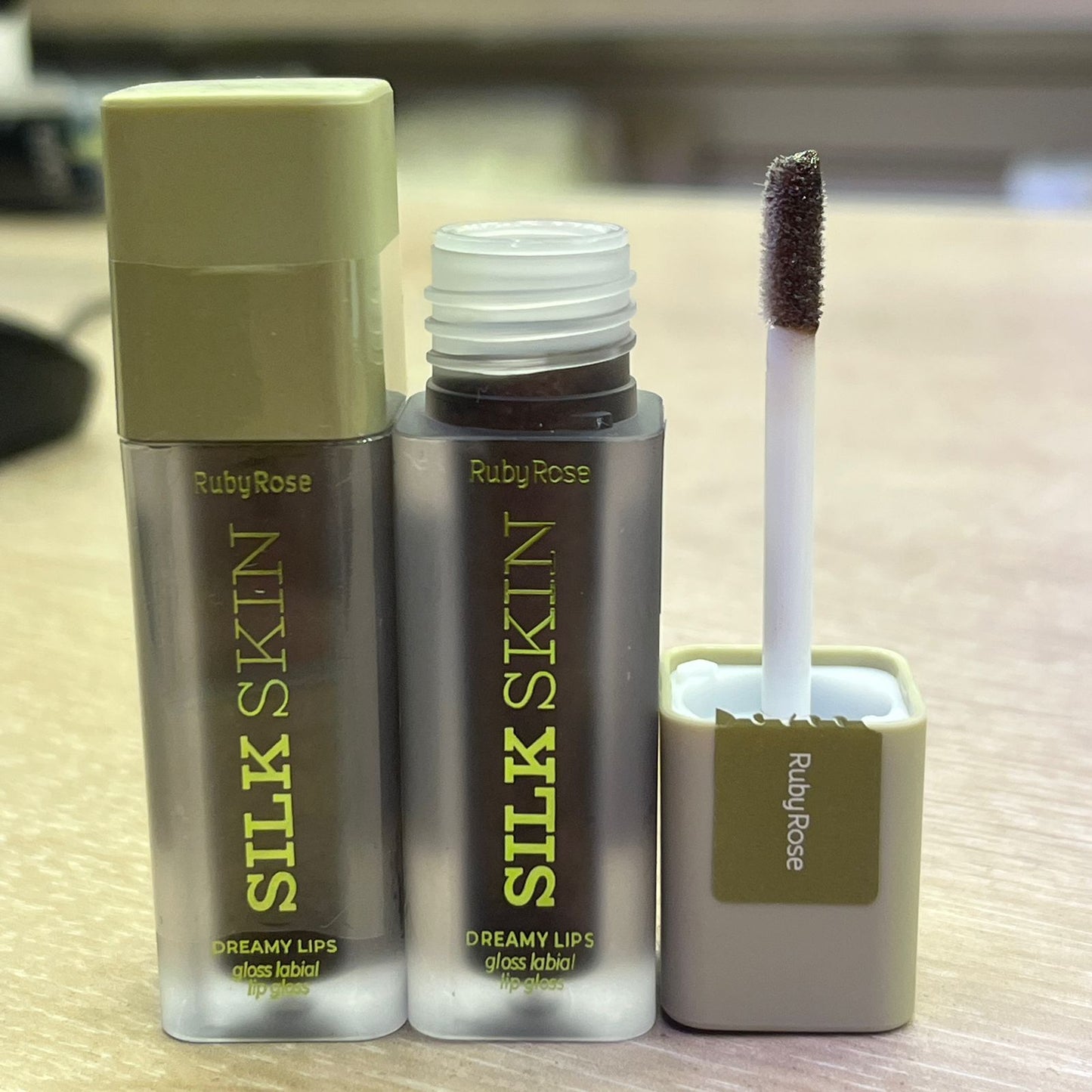LIP GLOSS SILK SKIN DREAMY LIPS RUBYROSE HB-F7200