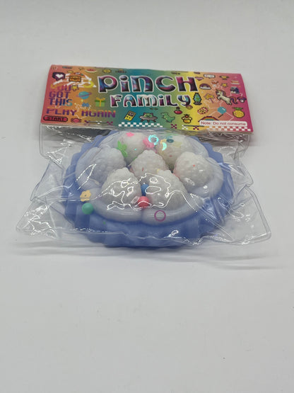 SQUEEZE PINCH FAMILY TORTA A201915